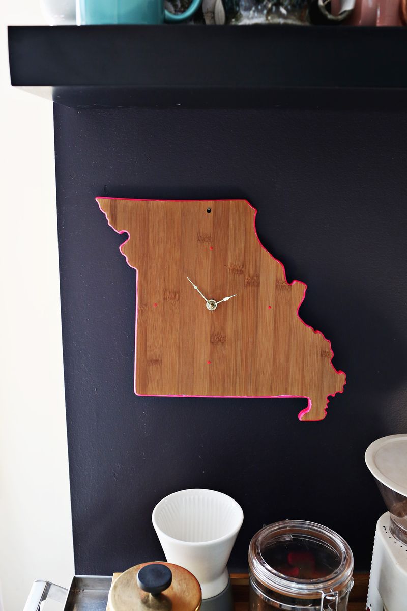 50 Crafts To Make and Sell - Easy DIY Ideas for Cheap Things To Sell on Etsy, Online and for Craft Fairs. Make Money with These Homemade Crafts for Teens, Kids, Christmas, Summer, Mother’s Day Gifts. | Easy DIY Cutting Board Clock #crafts #diy